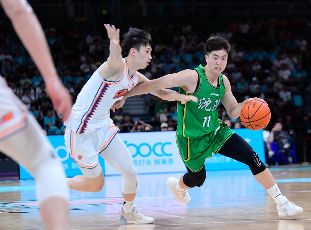 绿色球衣为张峻豪