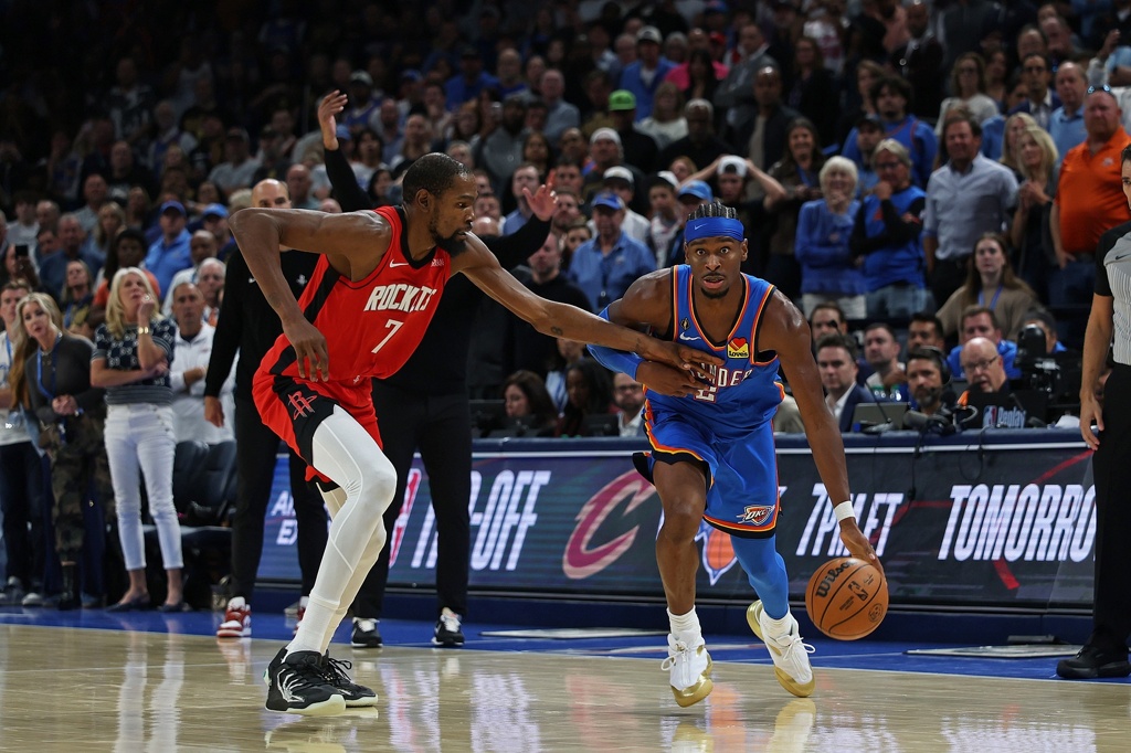 亚历山大最后制造杜兰特的犯规 似乎有新、老两代球员交接的意味